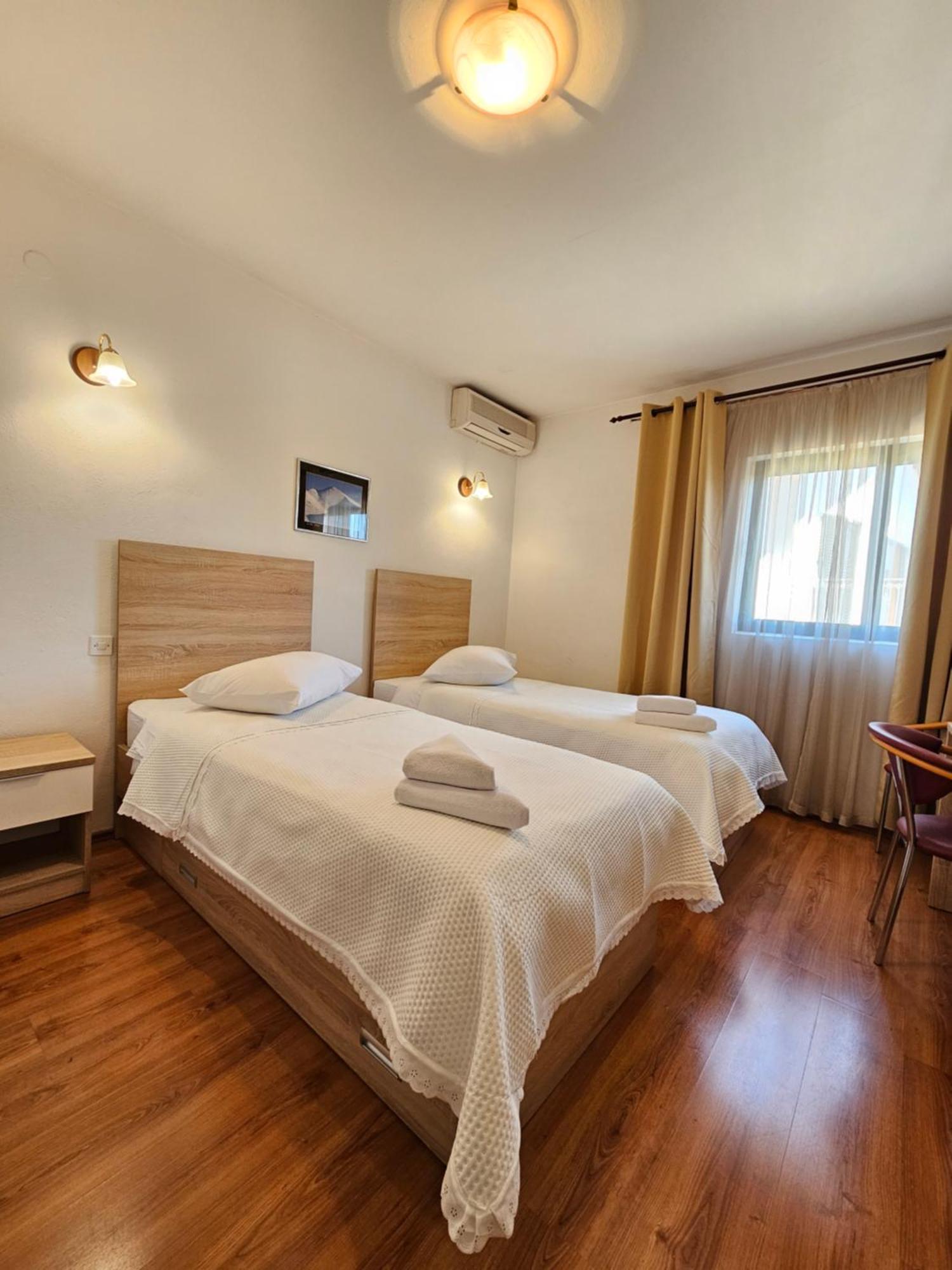 Hotel Prvan Vrgorac Esterno foto