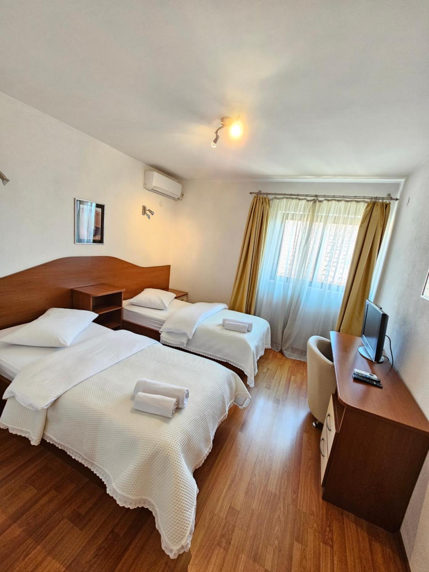 Hotel Prvan Vrgorac Esterno foto