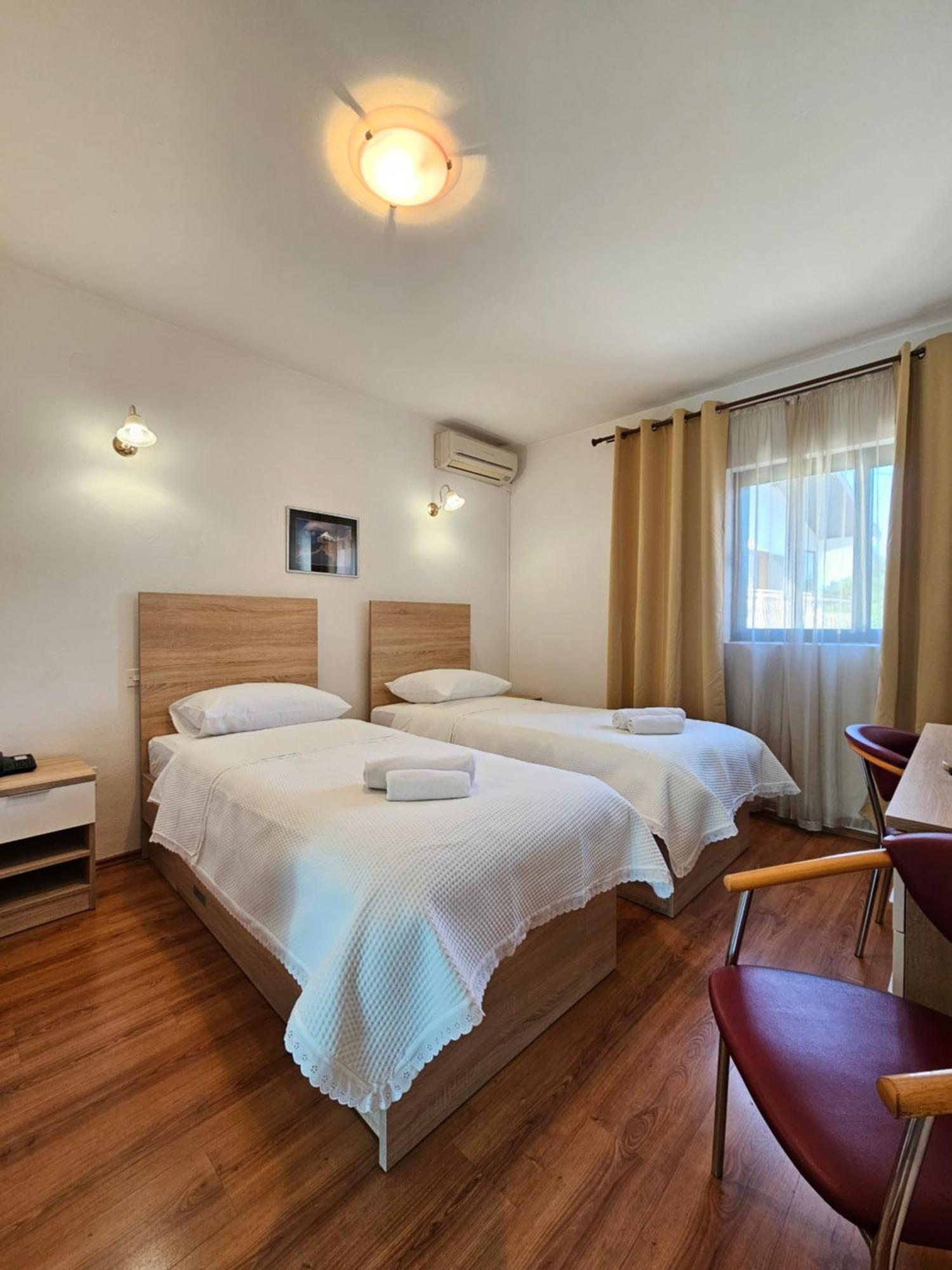 Hotel Prvan Vrgorac Esterno foto